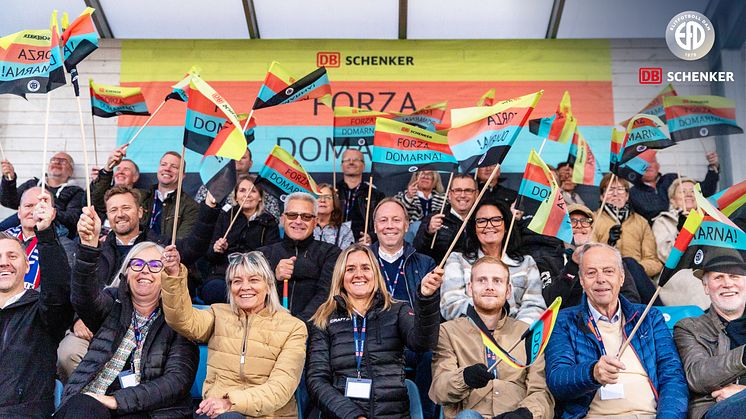 Forza domarna – egen klack på läktaren