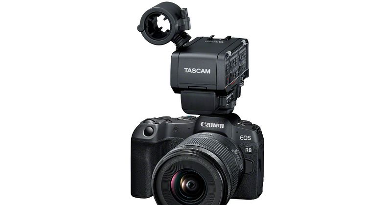 Canon EOS R8_FrontSlantLeft_RF15-30mm_XLR