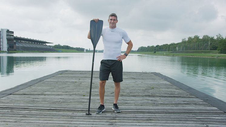 Sebastian Brendel, deutscher Kanute und dreifacher Olympiasieger, in der neuen Active Extreme X
