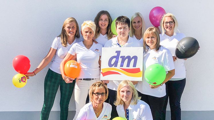 Das Team vom dm-Markt in Höchstadt freut sich auf die Neueröffnung 