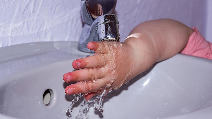 VA-avgiften föreslås höjas efter årsskiftet, bland annat för att säkra dricksvattenförsörjningen på lång sikt. 