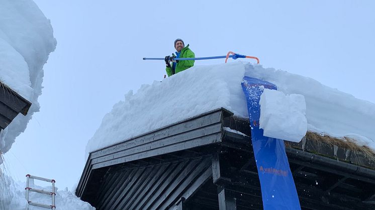 Med enkle grep og gode hjelpemidler kan snømåkingen bli en lek