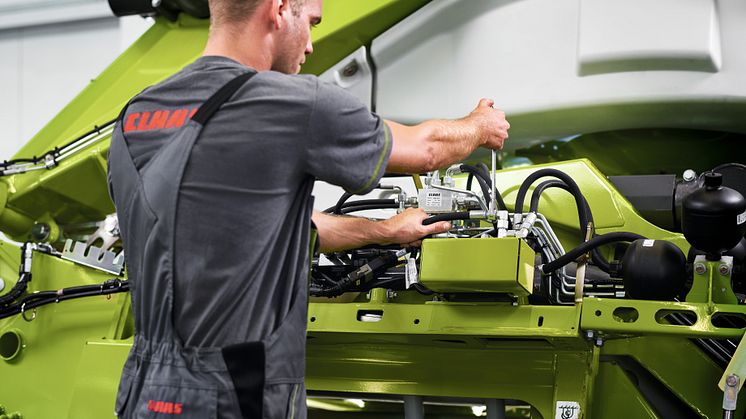 Bor du i Indre Sogn og kjører CLAAS kan du framover ringe til Slinde Transport for service og reparasjoner.