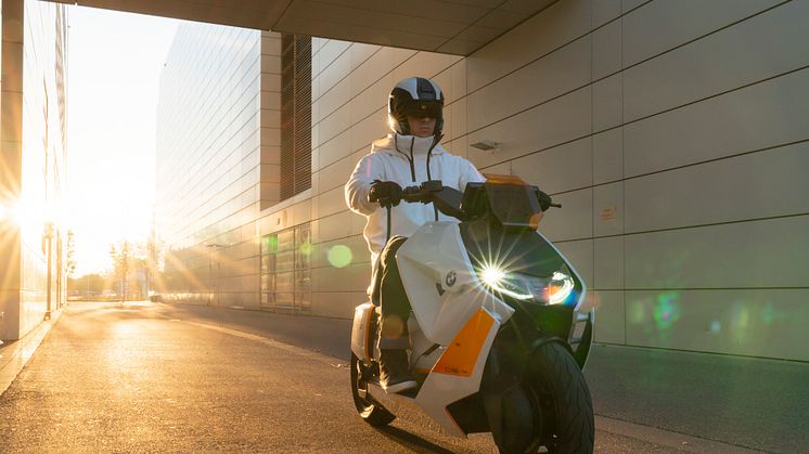 BMW esittelee Definition CE 4 -konseptisähköskootterin