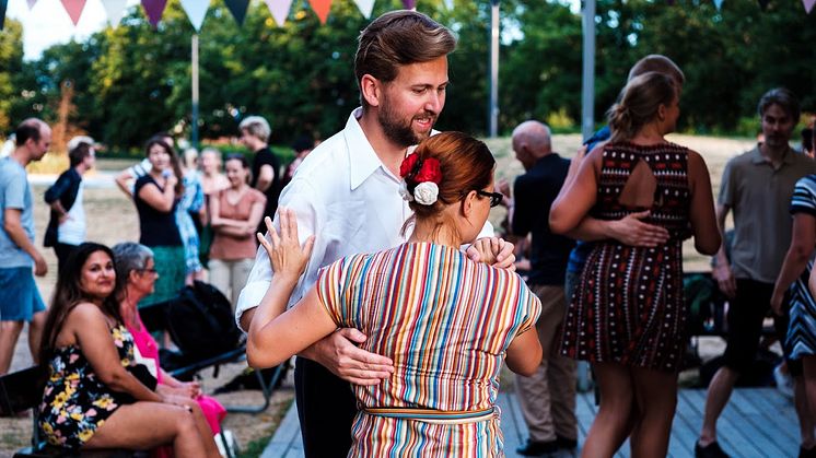 Monday Night Swing & Tango in the Park