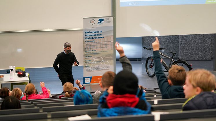 Radverkehr und nachhaltige Mobilität spielen in Lehre, Forschung und Transfer der TH Wildau eine große Rolle - vom 4. bis 15. September findet nun die Sustainable Mobility Summer Academy zum Thema statt. (Bild: Mareike Rammelt / TH Wildau)