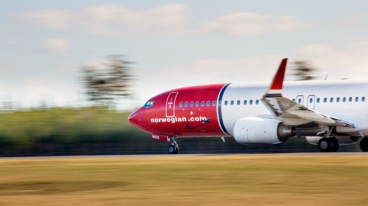 Norwegian 737-800. 