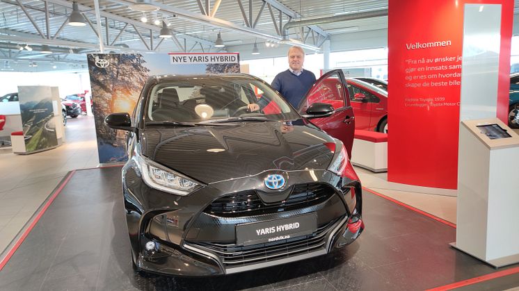 Det er alle våre Yaris-kunder vi skal takke for at modellen har blitt en så stor suksess her hjemme, sier Leif Forsland, bilselger ved Nordvik Toyota Harstad.  Foto: Nordvik AS.