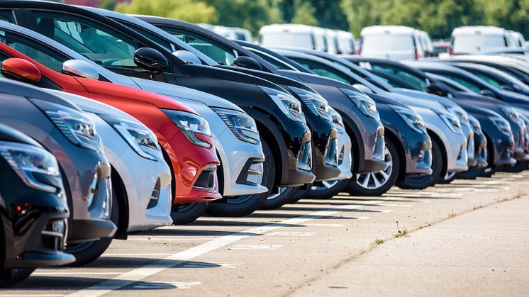 Försäljningen av begagnade bilar föll med 7,2 procent i fjärde kvartalet.