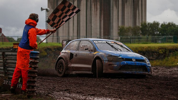 Punkteringar hindrade inte Hedström i RallyX Nordic på Kinnekulle Ring
