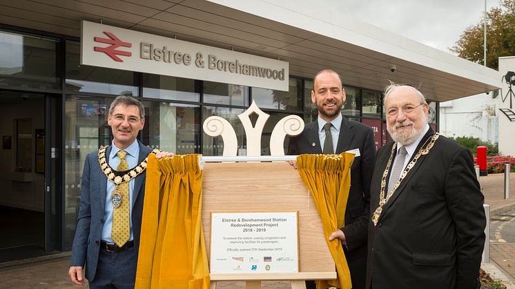 The Mayor of Hertsmere, Cllr Rabbi Alan Plancey (right) and Elstree & Borehamwood Town Mayor Cllr Simon Rubner join Thameslink and Great Northern MD Tom Moran to officially open Elstree & Borehamwood station 