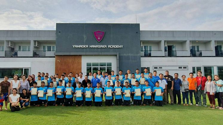 Scholarship recipients gather in front of the Yamaoka Hanasaka Academy