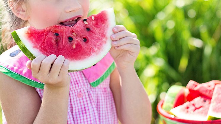 Att äta mer frukt och färre salta snacks skapar bättre psykisk hälsa enligt en ny studie Foto: Pixabay CC0