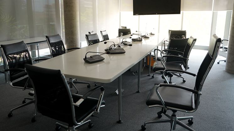 Mødelokale indrettet med AV udstyr