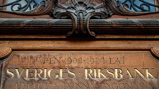 Ingen höjning i sikte av Riksbanken - kan det bli sänkning?