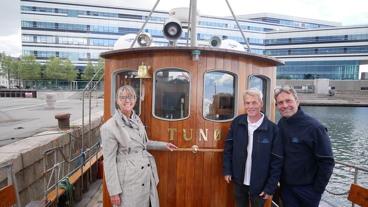 M/S Tunø stævner ud fra Fregatten Jylland