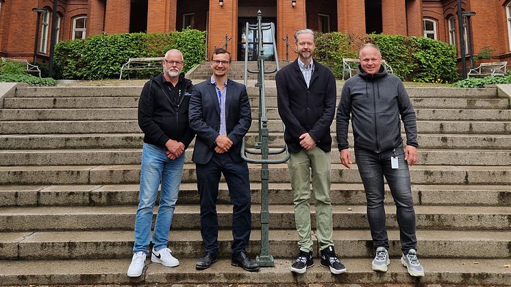 Från vänster: Tommy Josefsson, ansvarig upphandlare Borås Stad, David Hansson, regional försäljningschef Avarn Security, Marcus Hjalmarsson, säkerhetschef CKS Borås Stad och Lars Wallén, säkerhetssamordnare CKS Borås Stad.