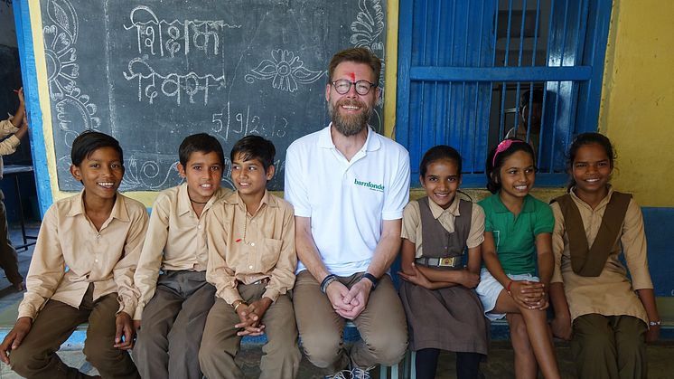 Under sin projektresa  i Indien träffade Thomas Rebermark elever och personal på flera skolor för att lära sig mer om utvecklingen på plats. Här i Gogunda, Rajasthan på en av skolorna Barnfonden arbetar med.