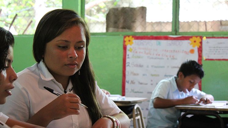 Nu lämnar 50 000 elever skolbänkarna – dags för Operation Dagsverke 2012