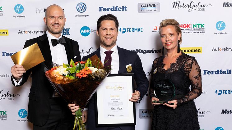 John Marnell (i mitten), flankerad av kategorisponsorerna Marcus Sölvin (t.v) & Sofia Greijer (t.h) från Autorekrytering