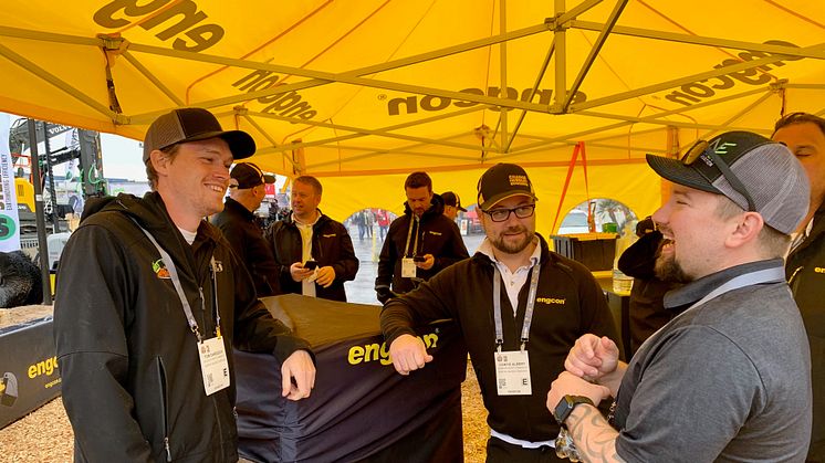 Influensere Tom Gardocki aka Dirt Ninja i engcon's stand