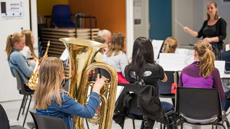 Øvelse på Årvoll skole med det lokale skolekorpset. Foto: Boris Danielsen