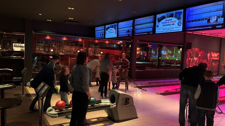 Svenska downföreningen Östergötland bjuder på bowling lördag