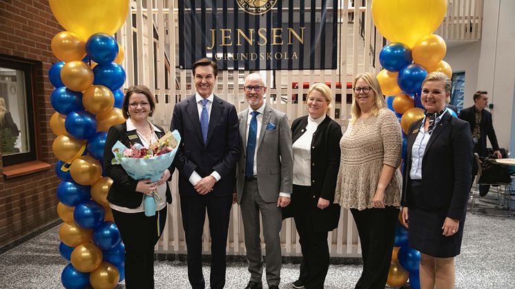 Rektor Anna Tronelius, grundare och VD Håkan Jensen, kommunstyrelsens ordförande Mats Gerdau, Stenvalvets VD Maria Lidström, ordförande i utbildningsnämnden Monica Brohede Tellström och Biträdande skolchef Viktoria Bjurström