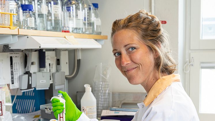 Cancerforskaren Elin Bernson kan inte göra några laborationer på grund av att universitet i Cambridge stängt ner på grund av coronapandemin.