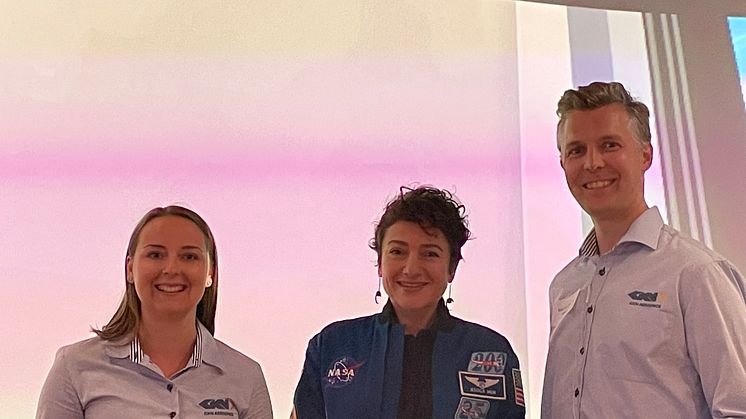 Jessica Meir tillsammans med Marcus Broberg och Moa Lubell från GKN Aerospace