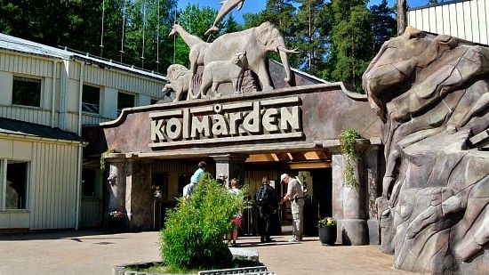 Kolmårdens entre, här utanför möts vi