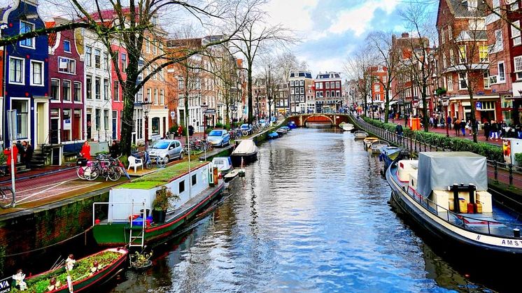 Amsterdam er et fint reisemål, og enkelt tilgjengelig med tog.