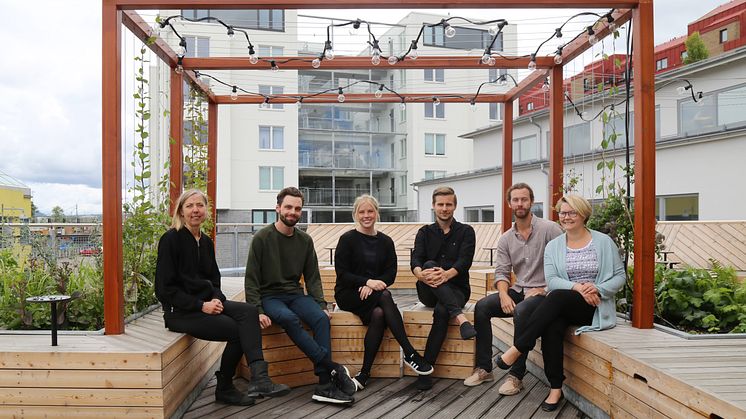 F.v. Linda Nilson och Madeleine Nordenknekt, längst till höger, är samordnare för det ena Liljewallteamet. Alexander Gösta, Ellen Simonsson, Jacob Flårback och André Agi utgör det andra teamet, där också Jesper Karlsson är med men saknas på bild.   