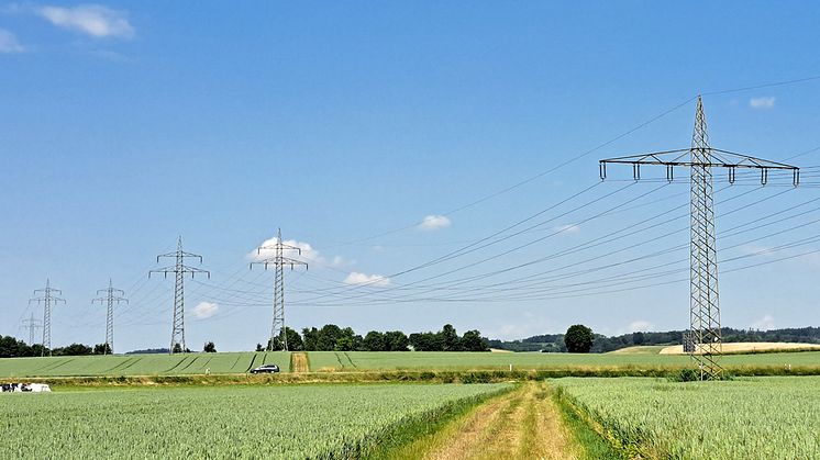 Die Bayernwerk Netz startet am 11. März mit Kartierungsarbeiten und Vermessungen entlang der Hochspannungsleitung zwischen Altdorf (Landshut) und Altheim (Essenbach). Die Leitung soll modernisiert werden.