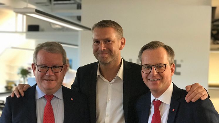 Anders Teljebäck, kommunstyrelsens ordförande Västerås stad, Peter Carlsson, vd Northvolt och Mikael Damberg, innovations- och näringsminister