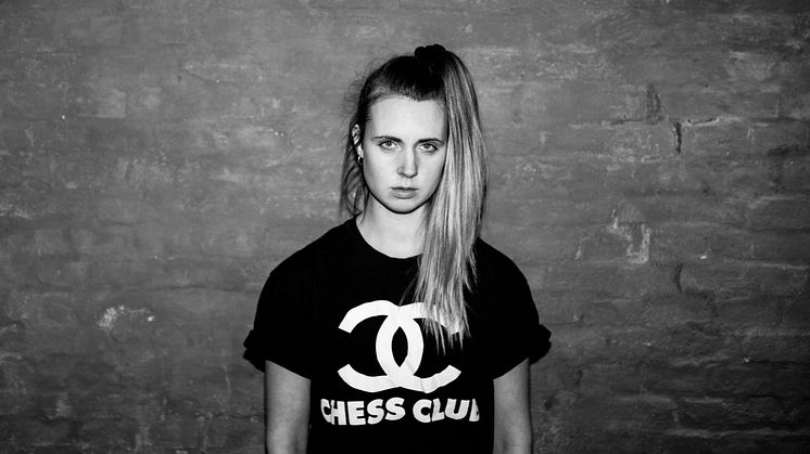 MØ smider sin nye single "Waste Of Time"