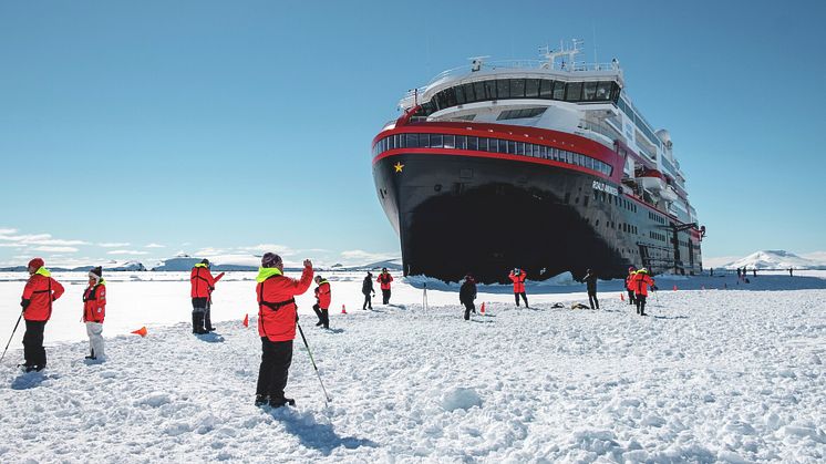 Polar ice landing with MS Roald Amundsen