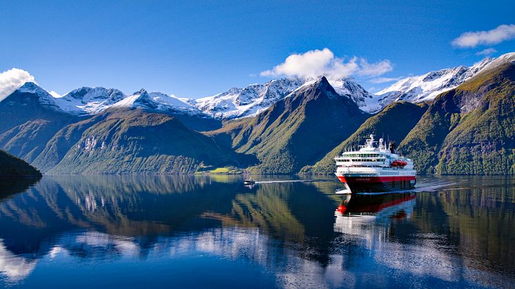 MS Nordnorge i Hjørundfjorden. Foto: Fabrice Milochau