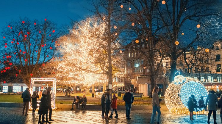 Vinterljus och julbelysning på Gustav Adolfs torg under Vinter i City 2020. Foto: Pierre Ekman