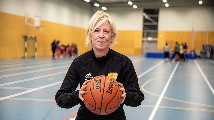 Marie Källstrand Olmos är en välkänd idrottsledare i Bergsjön. Nu vill hon också ha en rejäl fest med karneval.