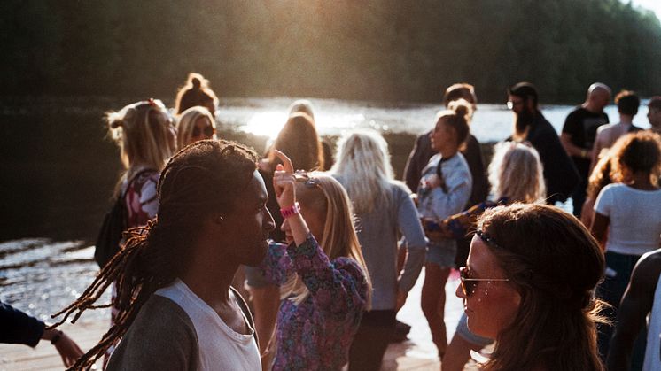 Länsstyrelsen uppmanar länets föräldrar att inte köpa ut eller bjuda på alkohol 