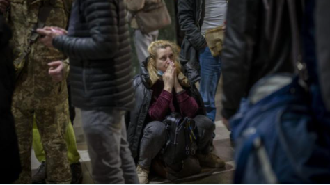 Stiftelsen Karel Komárek Family Foundation och MND har skickat den första lastbilen med humanitär hjälp till Ukraina, och stiftelsen organiserar en insamling