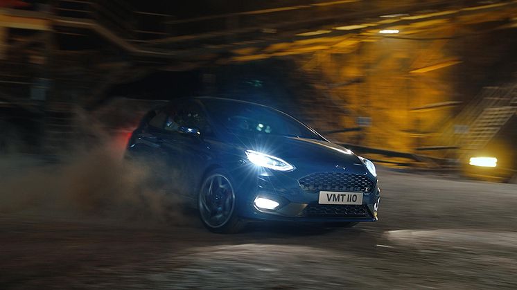 Se nye Ford Fiesta ST kjøre 400 meter under bakken!