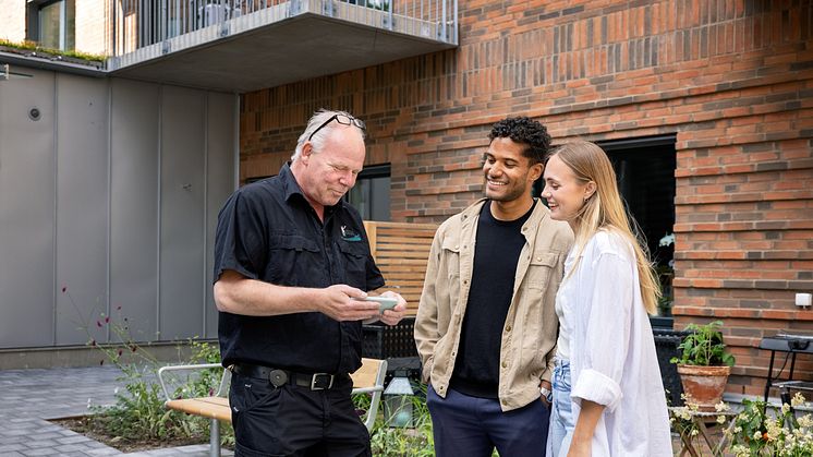 Gårdsmiljö från Mandolingatan , Frölunda Torg