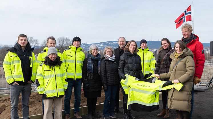 Team Aker representer ved Sebastian Grimsmo, Maria Tran, Gordon Clarke, Espen Killingmo, Anne Guri Grimsby, Randi Mandt, Per Anders Borgen, Nina Høstvang Melby, Geir Nilssen, Kristin Spradbrow Treloar, Linda Hårvik og Trond Øverland. Foto: Pixel&Co.