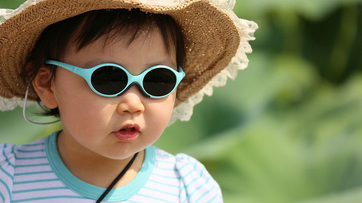Tre av fyra barn skyddas inte tillräckligt från solens skadliga UV-strålning