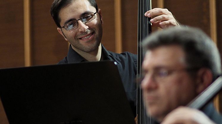 Raed Jazbeh, konstnärlig ledare för Syrian Expat Philharmonic Orchestra