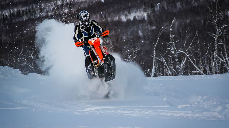 Världens första, godkända Snowbike redo för världsmarknaden