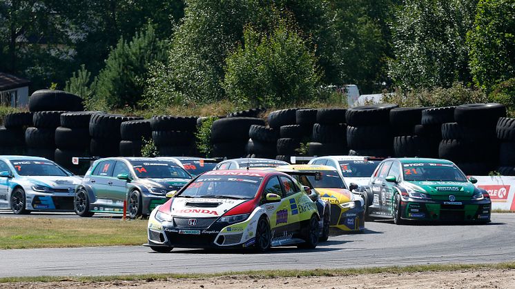 Mattias Anderson på väg mot seger i Falkenberg tidigare i somras.