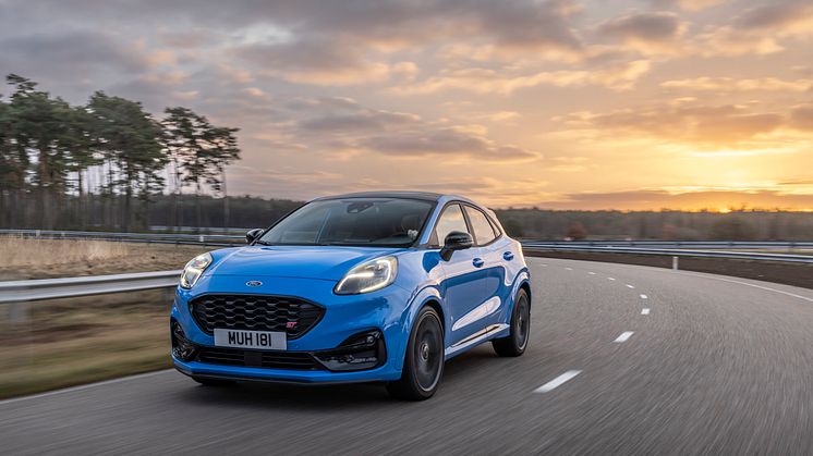 Noul Ford Puma ST Powershift crește gradul de atractivitate pentru performanță cu un sistem de propulsie electrificat